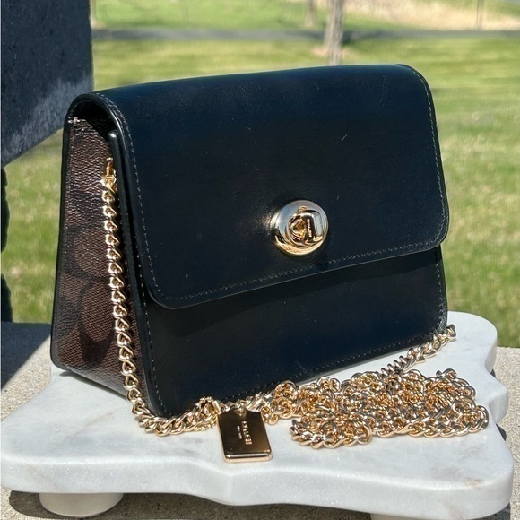 Coach Bowrey Signature Crossbody Shoulder Purse F31384 - Picture 1 of 16